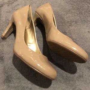 Nude Bandolino heels